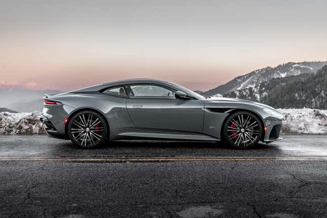 The 2023 Aston Martin DBS Is Beautiful But Aging Fastというタイトルの記事の画像